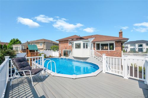 690 Edgewood Dr, Westbury, NY, 11590-5409 | Card Image