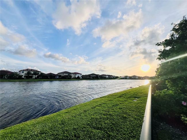 12070 - 12070 N Baypoint Cir, House other with 3 bedrooms, 2 bathrooms and null parking in Parkland FL | Image 35
