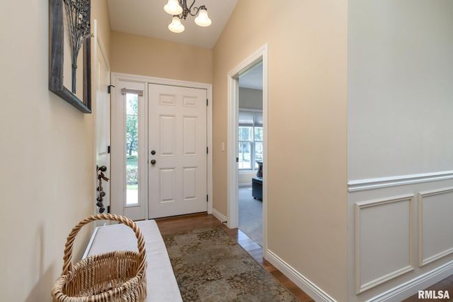 5506 Baraboo Court, Home with 2 bedrooms, 2 bathrooms and null parking in Davenport IA | Image 5