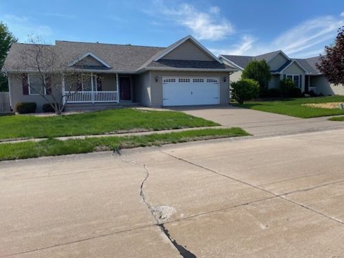 5816 Heather Ave, Davenport, IA, 52807-2781 | Card Image