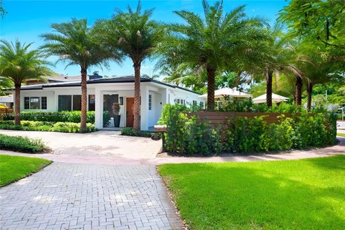 2575 Pine Tree Dr, Miami Beach, FL, 33140-4320 | Card Image