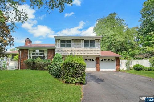 2 Waldron Place, Closter, NJ, 07624 | Card Image