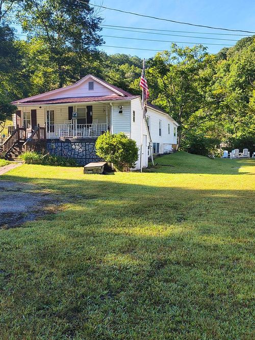 33 Raphael Ln, Squire, WV, 24884 | Card Image