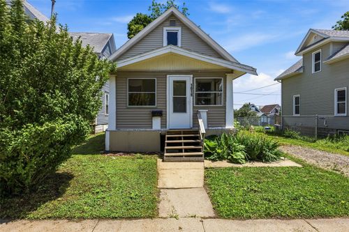 1019 10 Street Sw, Cedar Rapids, IA, 52404 | Card Image