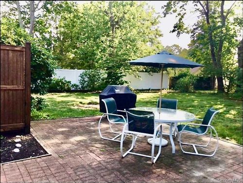 97 Potunk Ln, Westhampton Beach, NY, 11978-2212 | Card Image