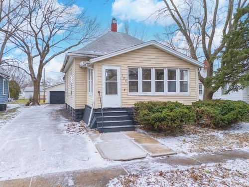 726 W South St, Pontiac, IL, 61764-2351 | Card Image