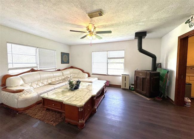 1435 Shaws Bend Rd, Home with 3 bedrooms, 2 bathrooms and null parking in Columbus TX | Image 7