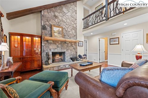 385 Morningside Dr, Blowing Rock, NC, 28605-9756 | Card Image