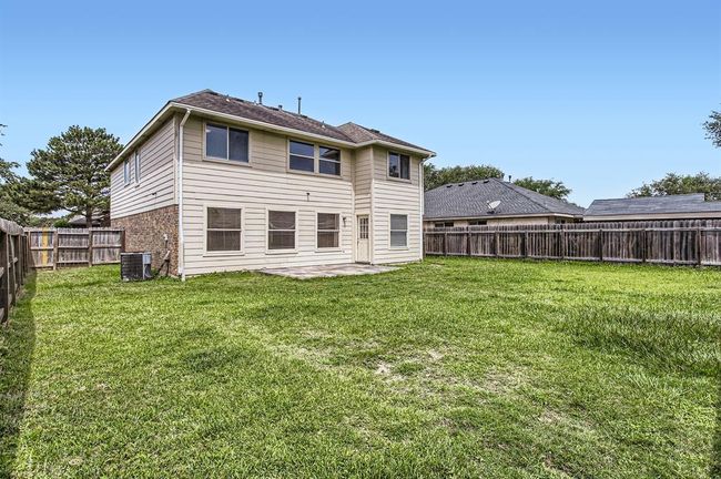 Large back yard | Image 37