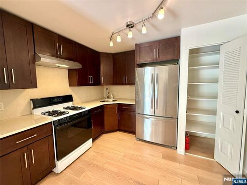 901 Tuliptree Ct, Mahwah, NJ, 07430-3464 | Card Image