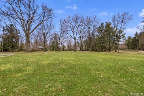 6606 Vachon Ct, Bloomfield Hills, MI, 48301-2937 | Card Image