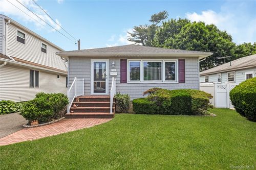 20-6 Center St, Hicksville, NY, 11801-3112 | Card Image