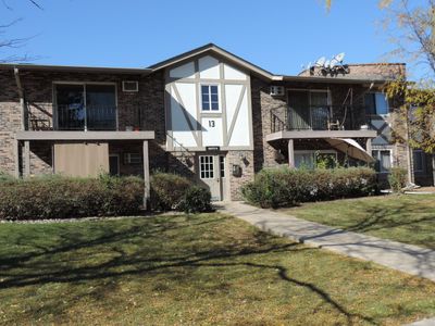 13B-105 - 9S070 Lake Drive, Condo with 1 bedrooms, 1 bathrooms and 2 parking in Willowbrook IL | Image 1