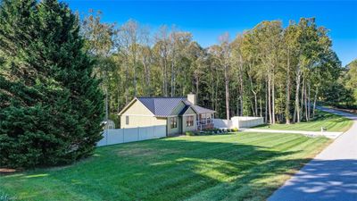 2908 Beville Forest Drive, House other with 3 bedrooms, 2 bathrooms and null parking in Browns Summit NC | Image 2