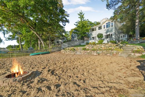 4123 Windiate Park Dr, Waterford, MI, 48329-1262 | Card Image