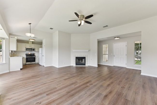 906 Jasmine Trl, House other with 3 bedrooms, 2 bathrooms and 4 parking in Georgetown TX | Image 7