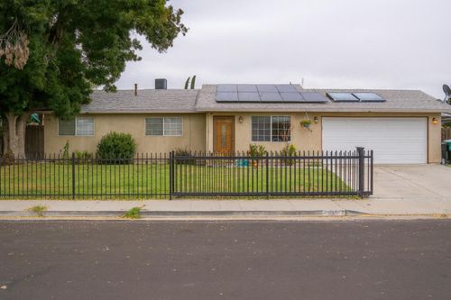559 Perry Ave, Corcoran, CA, 93212-1532 | Card Image