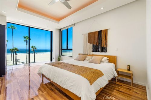 3009 Ocean Front Walk, Venice, CA, 90291-2412 | Card Image