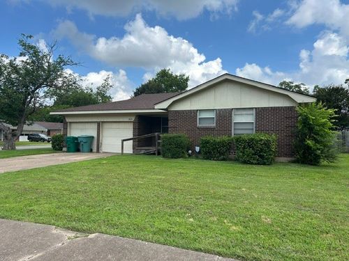 1821 W Belden St, Sherman, TX, 75092-5303 | Card Image