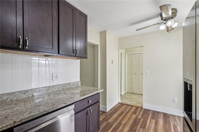202 - 202 Williamsburg Ln, Condo with 3 bedrooms, 4 bathrooms and 2 parking in Murrysville PA | Image 5