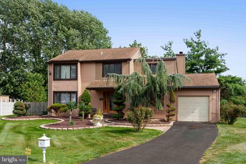 23 Putnam Dr, HOLLAND, PA, 18966-2731 | Card Image