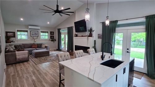 72 V St, Lake Lotawana, MO, 64086-9766 | Card Image