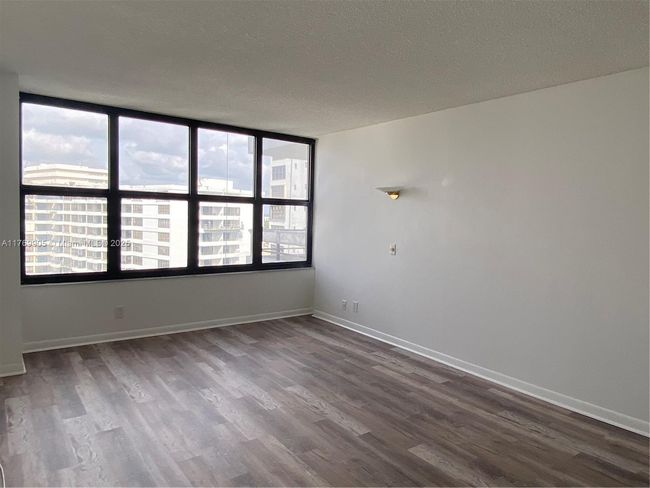 APT-1920 - 2500 Parkview Dr, Condo with 2 bedrooms, 2 bathrooms and null parking in Hallandale Beach FL | Image 13