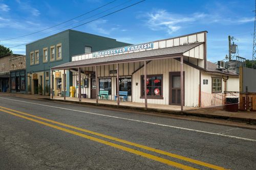 107 E Main St, Hardy, AR, 72542-9016 | Card Image