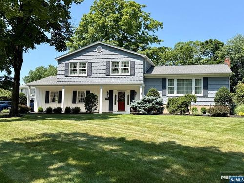 8 Byron Ct, Allendale, NJ, 07401-1418 | Card Image