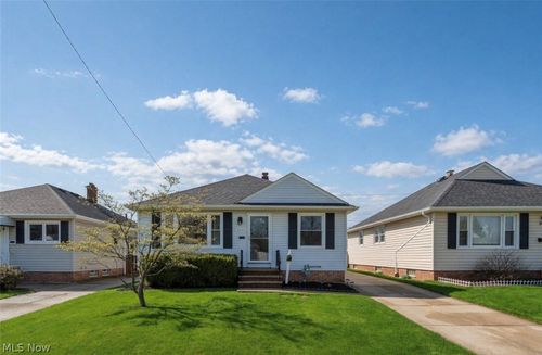 3003 Park Dr, Parma, OH, 44134-4627 | Card Image