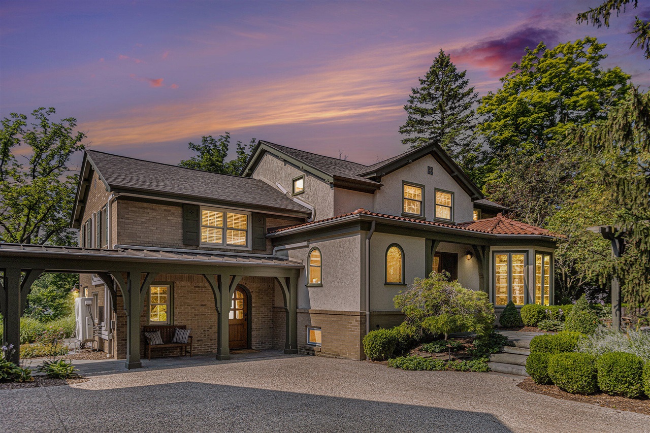 Cotswold Ln, Grand Rapids, MI 49506