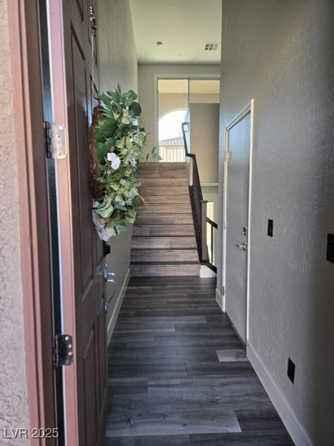 Foyer entrance takes up up to the second level | Image 5
