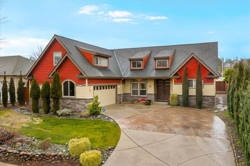 279 Robert Trent Jones Blvd, Eagle Point, OR, 97524-9035 | Card Image