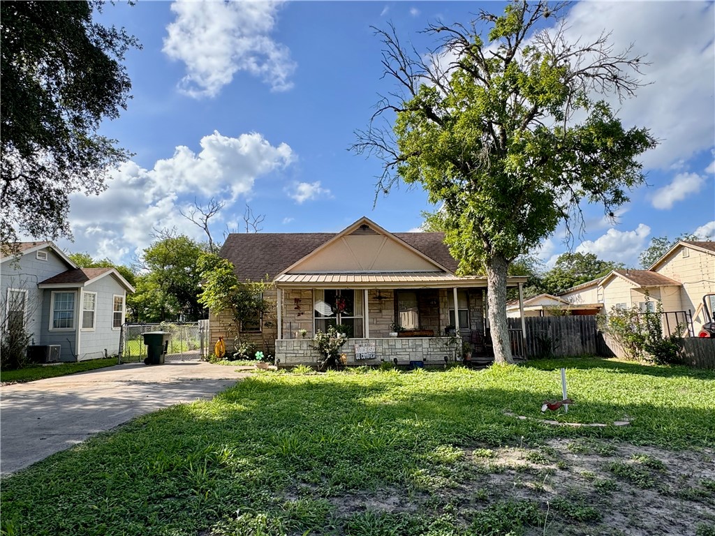 Glendale St, Alice, TX 78332