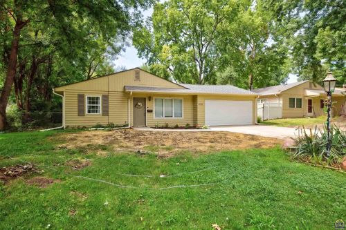 4735 Sw 17th Ter, Topeka, KS, 66604 | Card Image