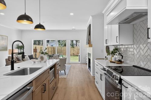 1802 Vinton St, Charlotte, NC, 28216-5059 | Card Image