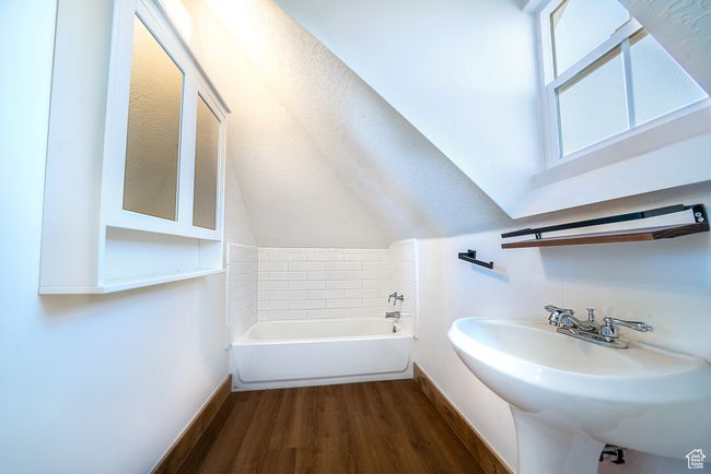 Full bath featuring a sink, baseboards, a bathtub, and wood finished floors | Image 20
