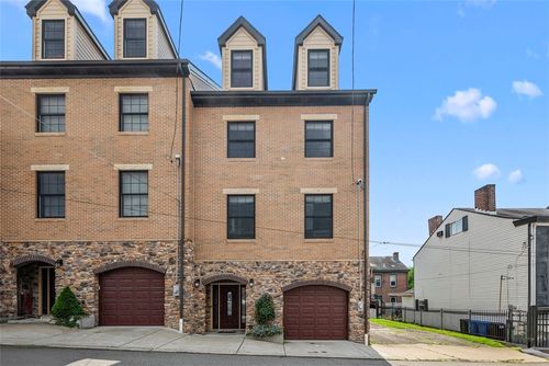 246 42nd Street, Lawrenceville, PA, 15201 | Card Image