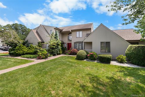 29 Seacove Ln, Riverhead, NY, 11901-5914 | Card Image