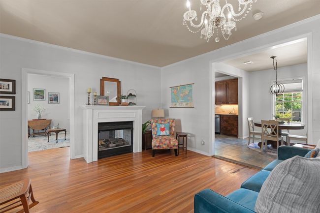 1922 W Lake Dr, House other with 3 bedrooms, 2 bathrooms and 6 parking in Taylor TX | Image 8