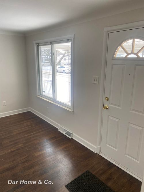 24924 Tuscany Ave, Eastpointe, MI, 48021-1297 | Card Image