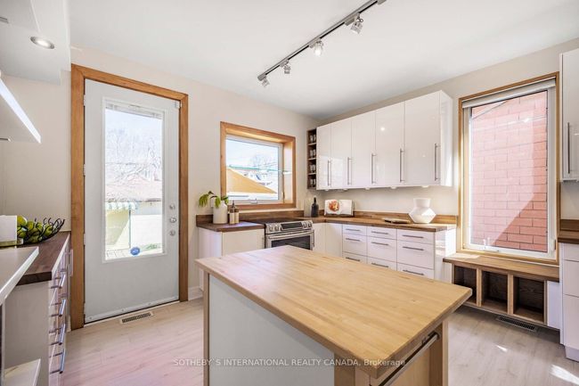 87 W Lodge Ave, House attached with 3 bedrooms, 2 bathrooms and null parking in Toronto ON | Image 20