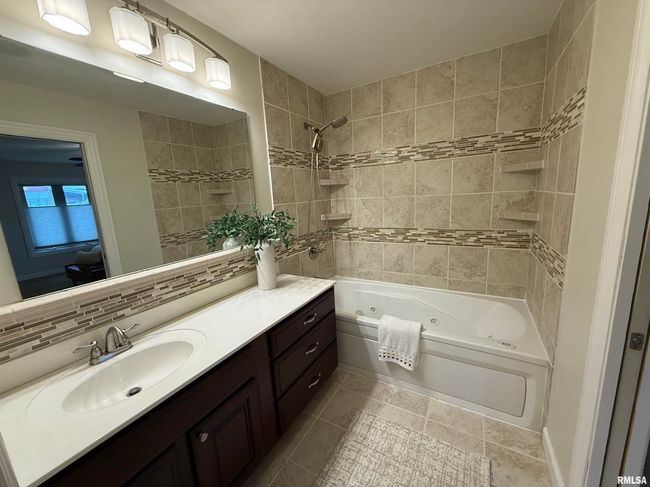 20731 N Sequoia Cv, House other with 4 bedrooms, 2 bathrooms and 2 parking in Chillicothe IL | Image 18