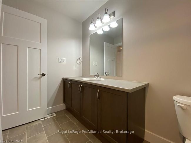 201 Pratt Dr, House attached with 3 bedrooms, 2 bathrooms and 3 parking in Amherstview ON | Image 37
