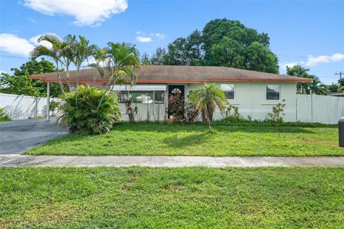 136 Cayman Dr, Palm Springs, FL, 33461-2004 | Card Image