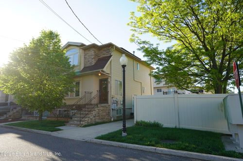 66 Plumtree Ln, Staten Island, NY, 10309-1509 | Card Image