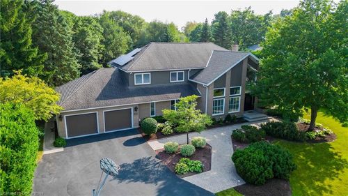 587 Manorwood Crt, Waterloo, ON, N2K3L7 | Card Image