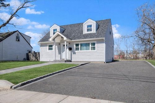 69 Parkway Blvd, Wyandanch, NY, 11798-4303 | Card Image