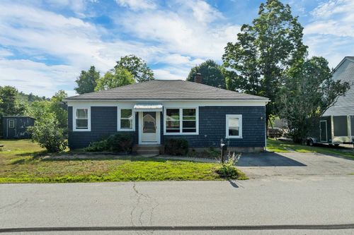 3 Pond St, Newmarket, NH, 03857-1805 | Card Image