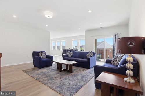 301-700 Mount Airy Ter Ne, LEESBURG, VA, 20176 | Card Image